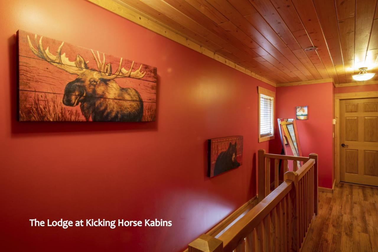 Kicking Horse Kabins Golden Exteriör bild